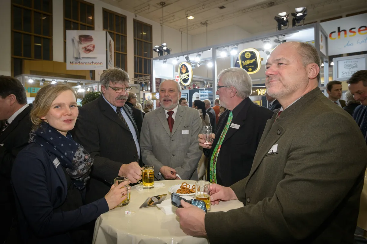 Niedersachsenabend 2015: Totale der Halle 20 mit Niedersachsen-Wand beim Empfang