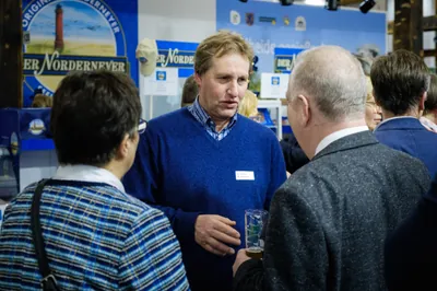 Niedersachsenabend 2020: Gespräch am Norderney-Stand in der Niedersachsenhalle